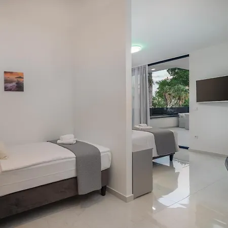Villa Luxury Anchor