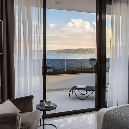 Villa Luxury Anchor