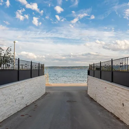 Luxury Anchor Villa