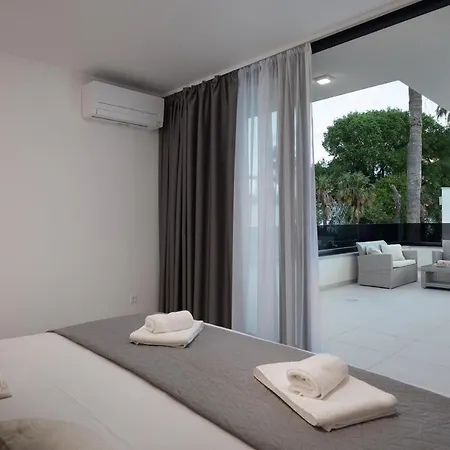 Luxury Anchor Villa *