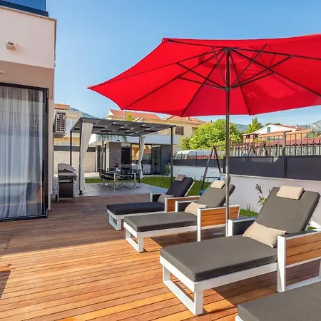 Villa Luxury Anchor