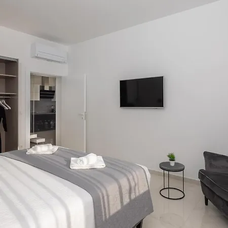 Villa Luxury Anchor *