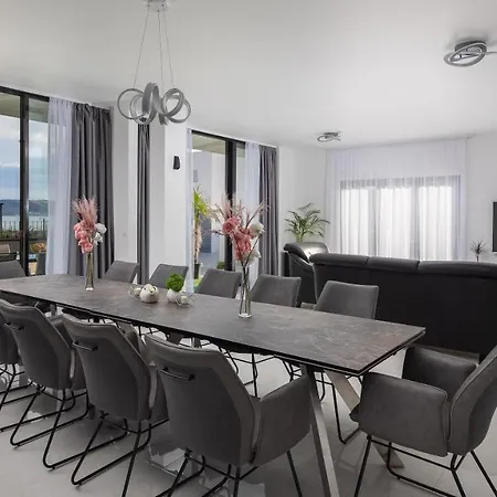 Luxury Anchor Villa *