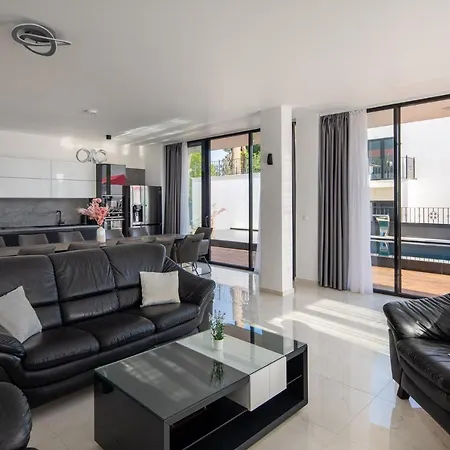 Luxury Anchor Vila