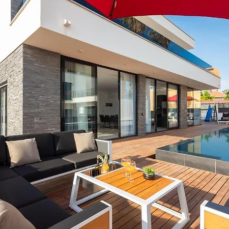 Villa Luxury Anchor *