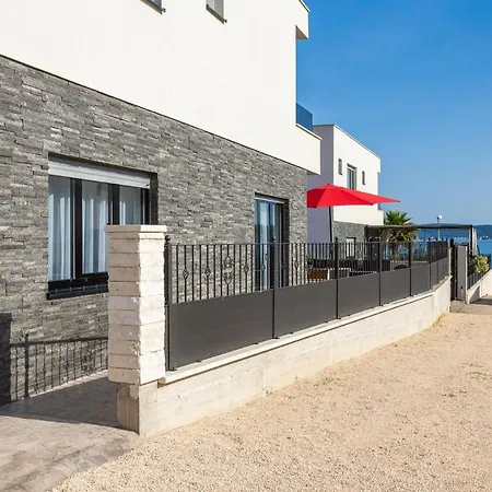 Villa Luxury Anchor *