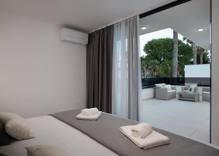 Luxury Anchor Villa *